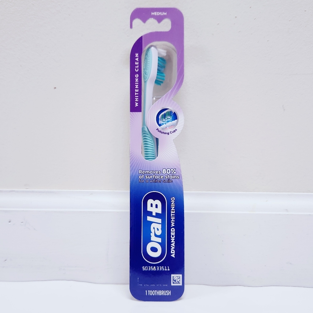🍭7/$15 Oral-B Advanced Whitening Toothbrush Medium